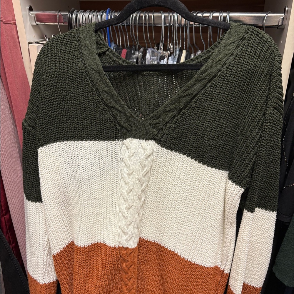 VENUS Color Block Sweater in Green, White, and Brown